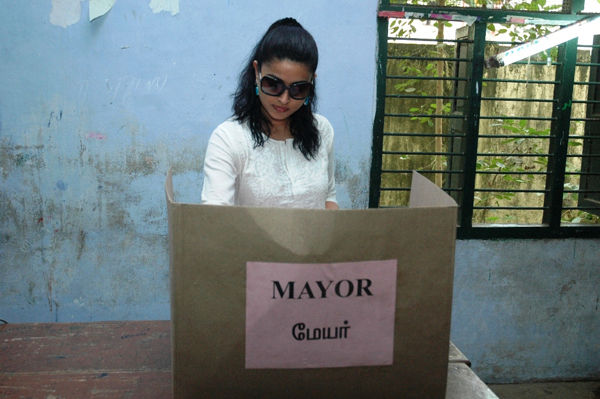 snehaprasanna cast their votes @ chennai mayor election 2011 unseen pics